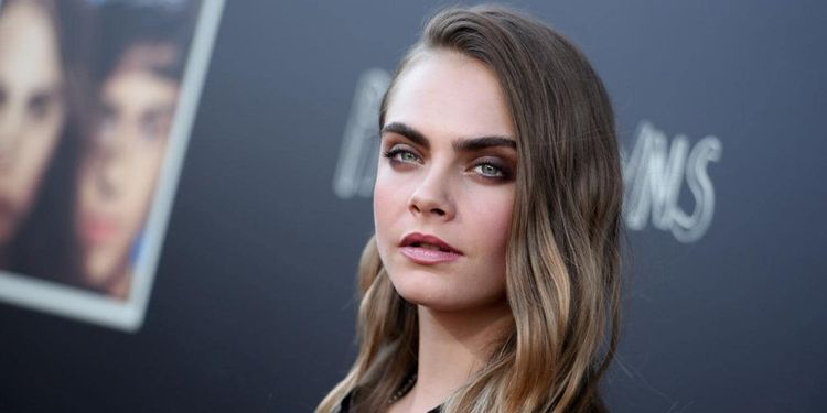 Photo of Cara Delevigne who suffers from dypsraxia