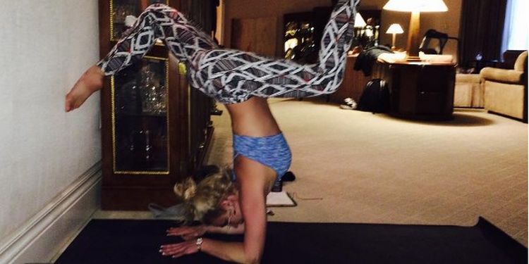 Workout addict Britney Spears doing yoga. 