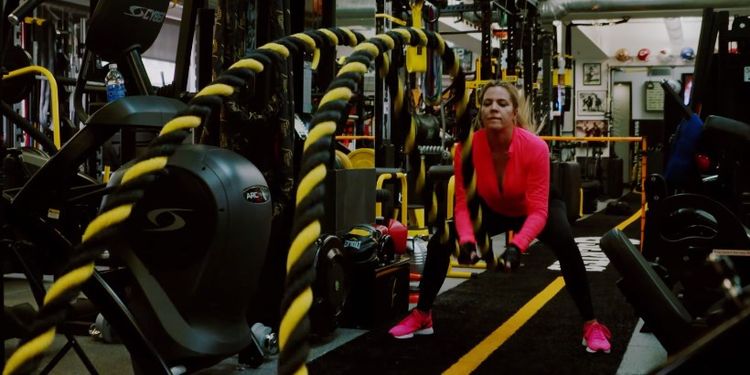 Khloe Kardashian working out