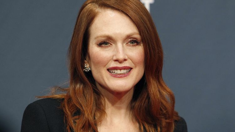 Photo of Julianne Moore looking youthful