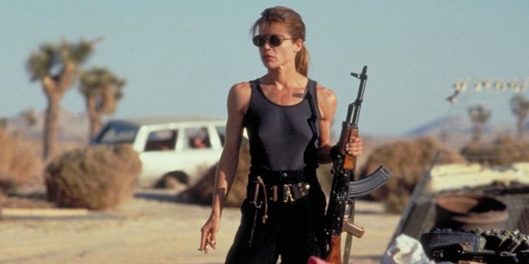 Photo of Linda Hamilton in Terminator 2 looking extremely fit