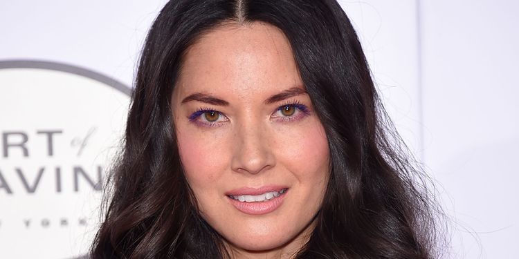 Photo of Olivia Munn who suffered from trichotillomania