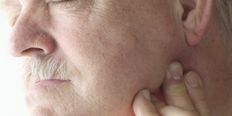 Image of a man suffering from jaw tendeness