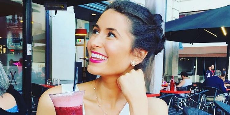 Wellness warrior Chloe Coscarelli drinks a vegan cocktail