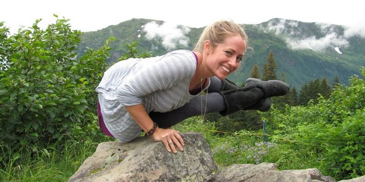 Wellness warrior Kathryn Budig doing yoga in nature. 