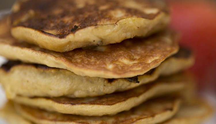 Photo close up of banana egg pancakes