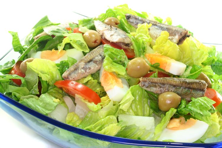 Photo of a healthy sardine salad with eggs, tomato and lettuce.