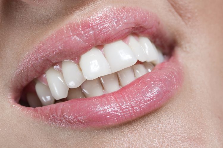 Photo close-up of female Lips And Teeth