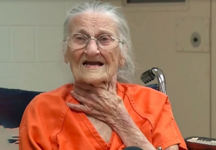 93 Year Old Woman Dragged Out Of Seniors Home Healthdish 8475