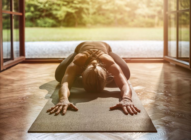 This Five-Minute Yoga Routine Can Improve Digestion>